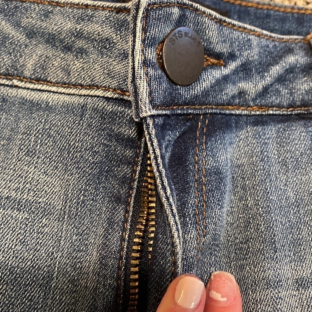 Jean Shorts - Picture 4 of 7
